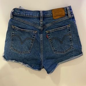 Levi shorts size 26
